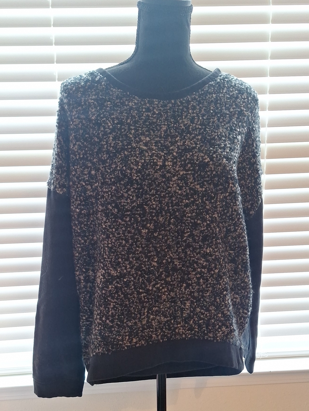 Forever 21 Black and Gray Textured Crew Neck Sweater